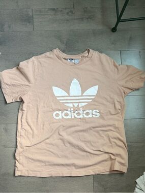 adidas Trefoil Tee in Light tan
